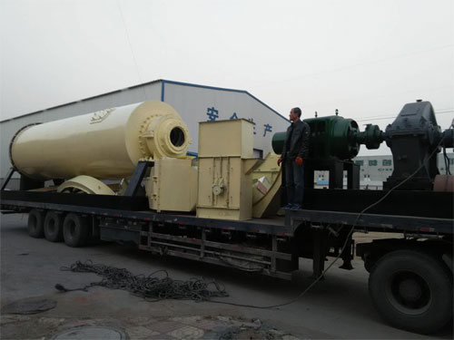 客戶(hù)的球磨機裝車(chē)了